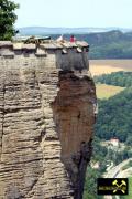 Der Königstein bei  Königstein im Elbsandsteingebirge, Sachsen, (D) - Schrammstein-Formation (KSr3) Stufe d (16) 17. Juli 2005.jpg